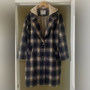 NWOT Women’s Flannel Plaid Blue Tie Sweatshirt Hooded Button Down Coat. Size XL.